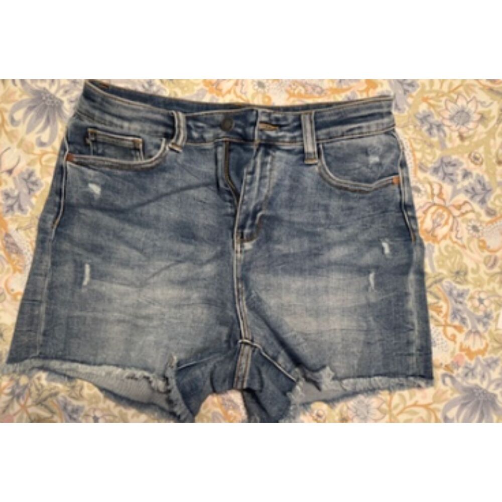 Judy Blue Distressed Raw Hem Mid-Rise Denim Shorts (Size M)